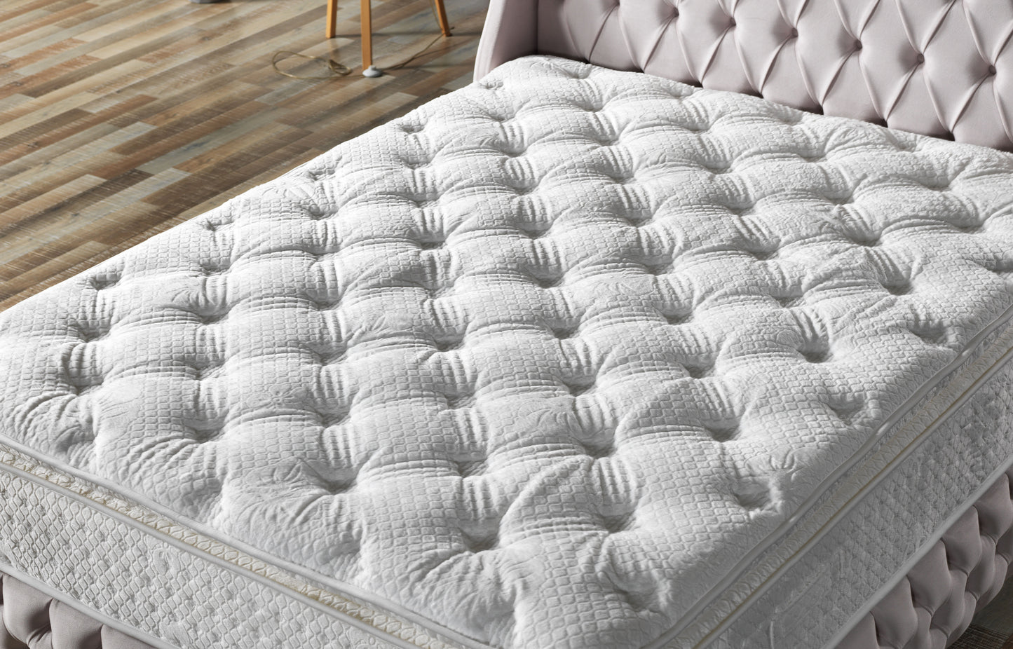 Sierra Bedding - Valencia Basis und Kopfteil - Bezauberndes und klassisches Design in ausgewählten Größen - Ohne Matratze -