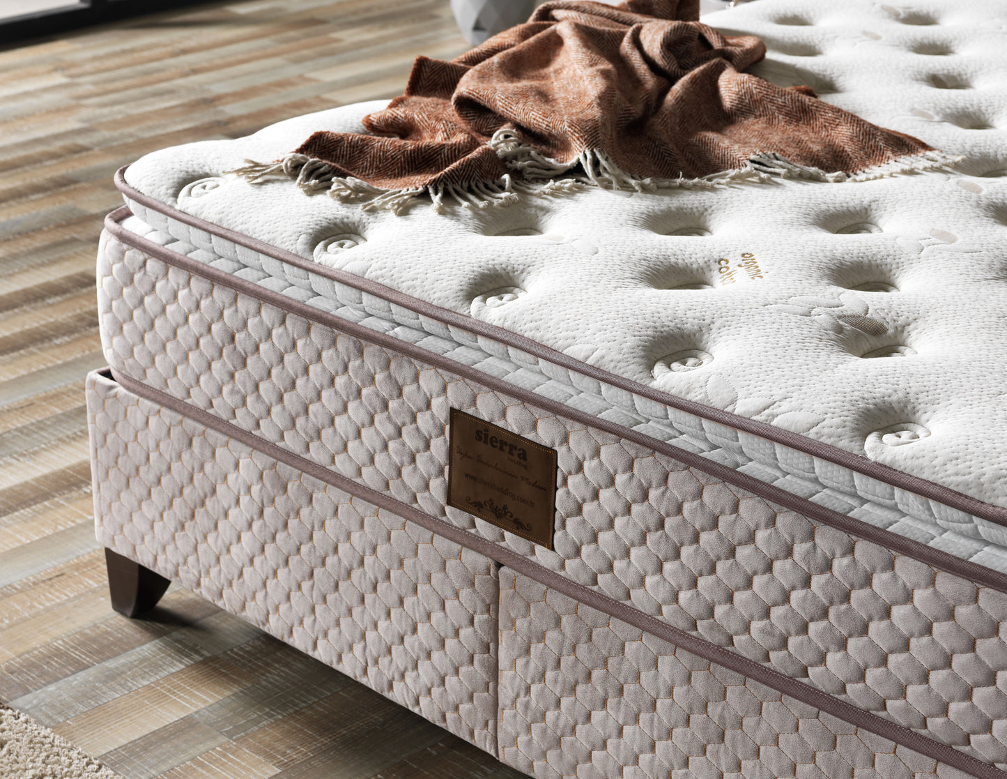 Sierra Bedding - Verona Basis und Kopfteil - Bezauberndes und süßes Design in ausgewählten Größen - Ohne Matratze -