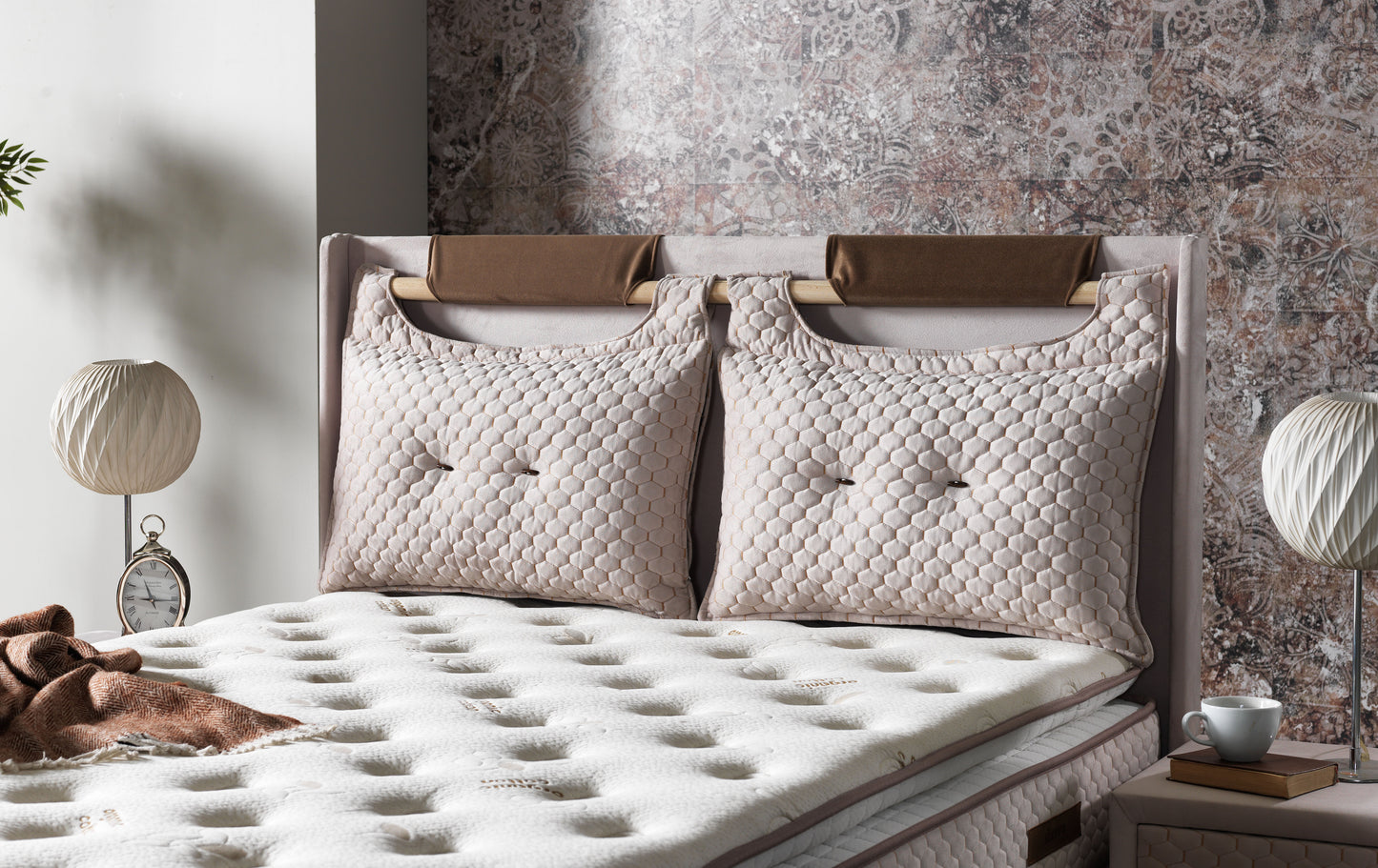Sierra Bedding - Verona Basis und Kopfteil - Bezauberndes und süßes Design in ausgewählten Größen - Ohne Matratze -