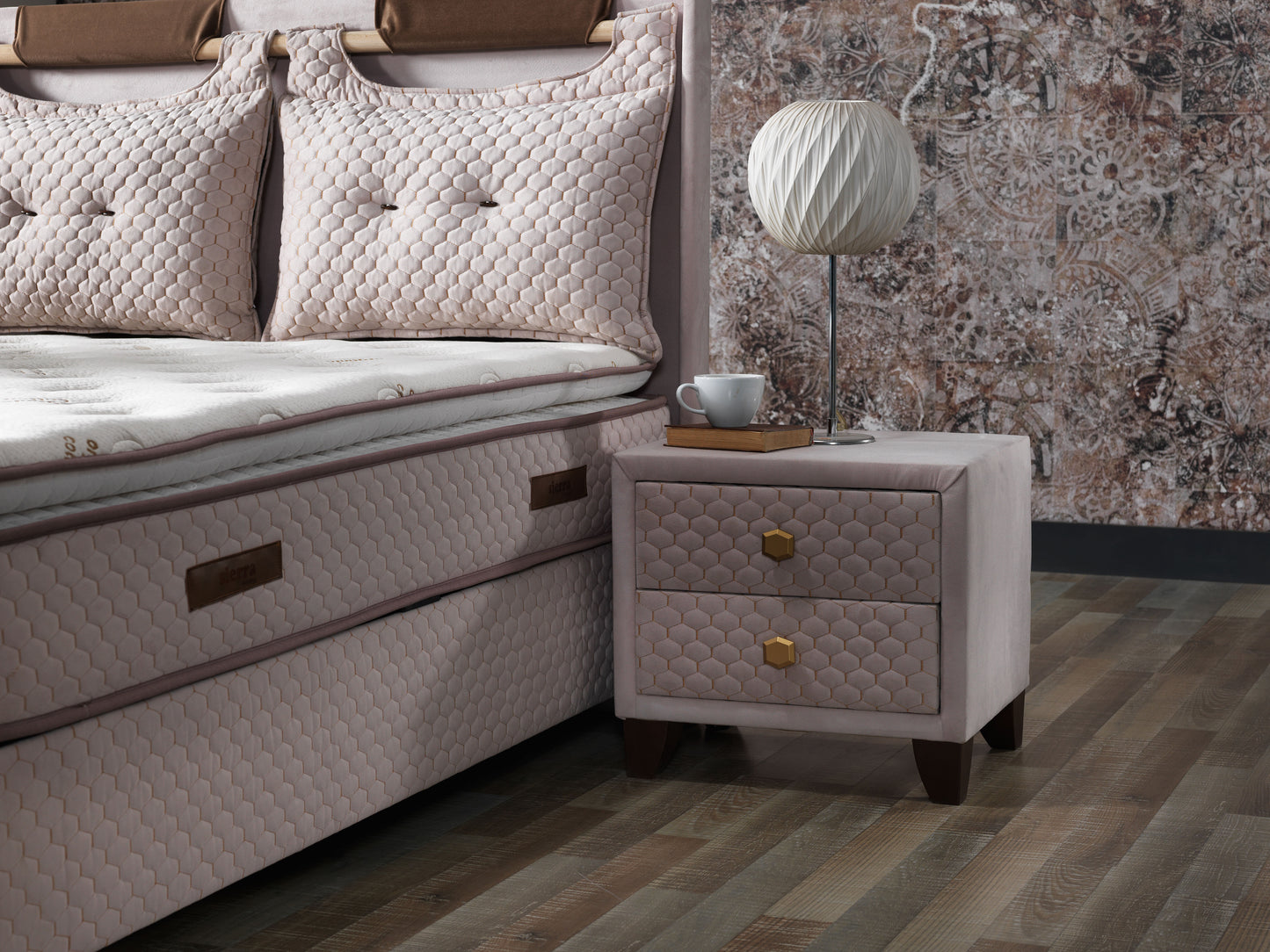 Sierra Bedding - Verona Basis und Kopfteil - Bezauberndes und süßes Design in ausgewählten Größen - Ohne Matratze -
